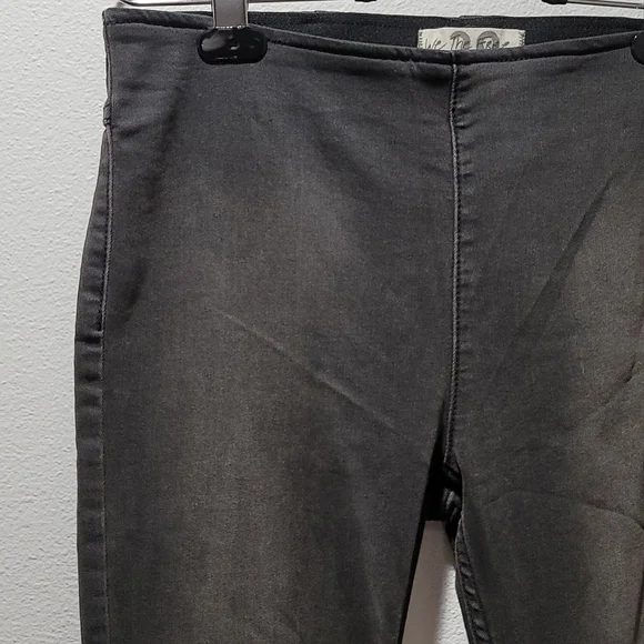 WE THE FREE BOHEMIAN SOUTHWESTERN COASTAL COWGIRL FLARED LEG BLACK DENIM JEAN 29 - Picture 3 of 12